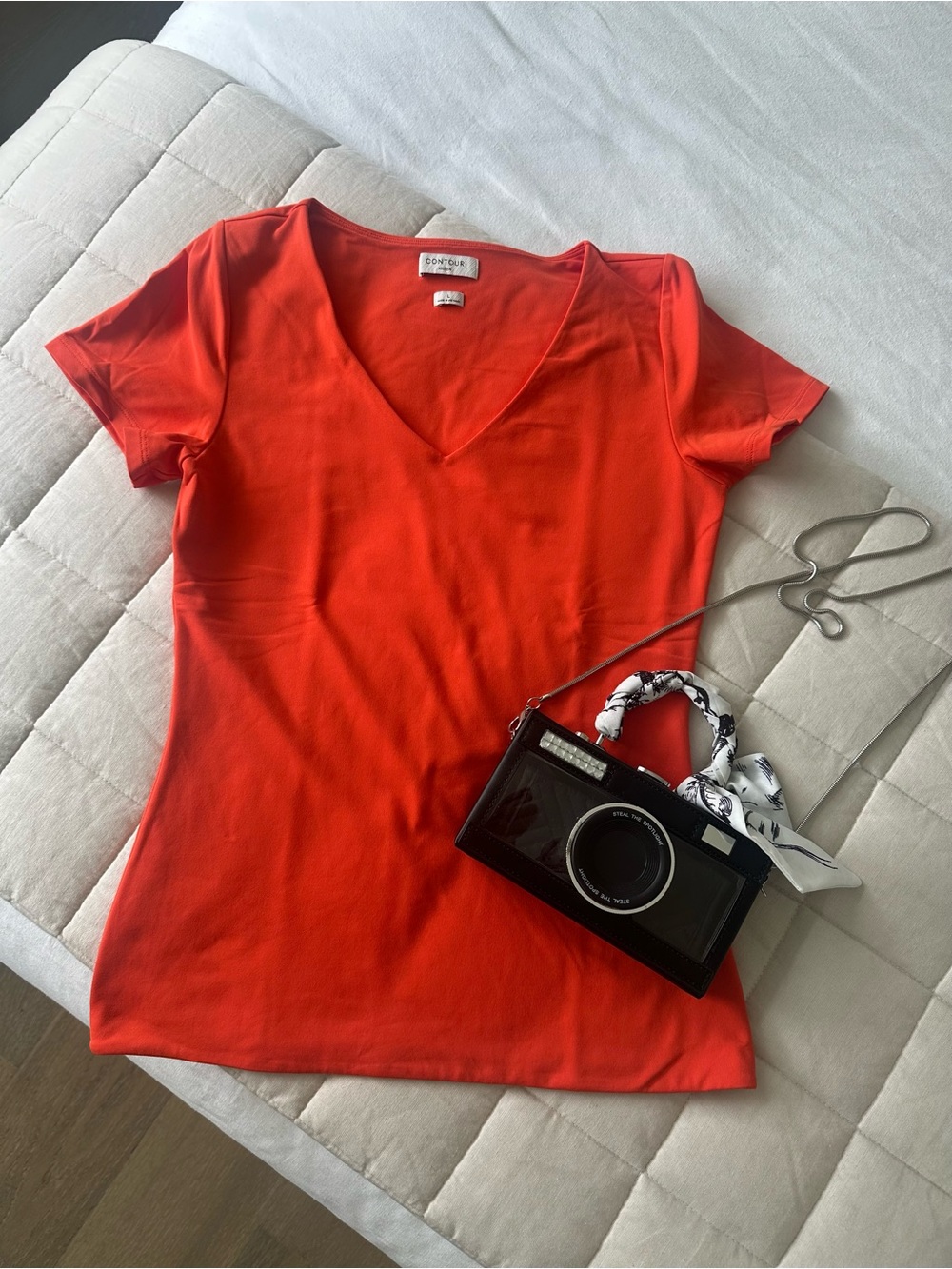 Aritzia Contour V-Neck Short Sleeve Top - Red
